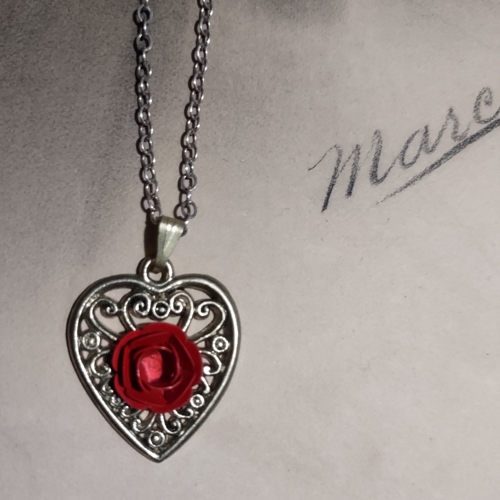 VINTAGE HEART/ROSE NECKLACE